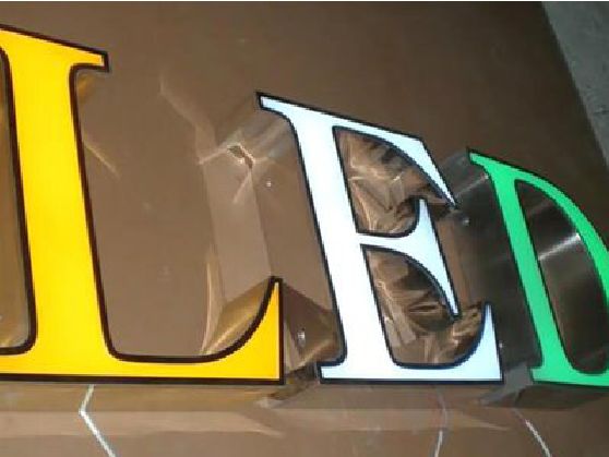 义马介绍LED招牌的基础知识。